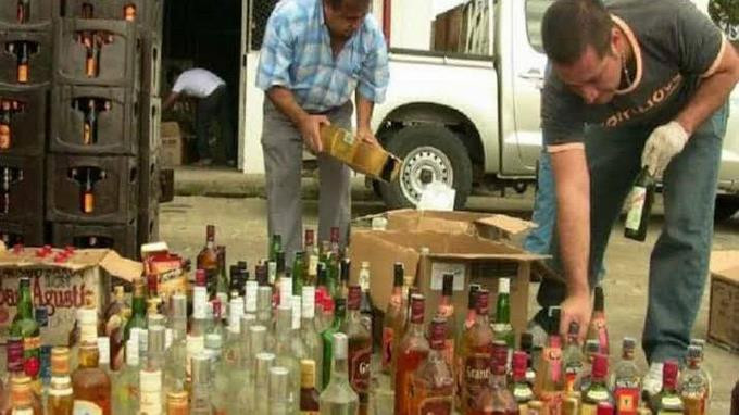 Arrecian cierre de negocios por el alcohol adulterado