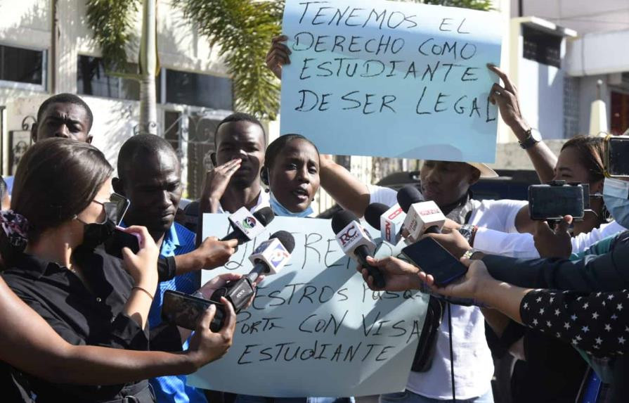 Universitarios haitianos demandan sea reactivado programa especial de visado para estudiantes