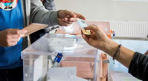 490x elecciones votar votacion urna papeleta istock