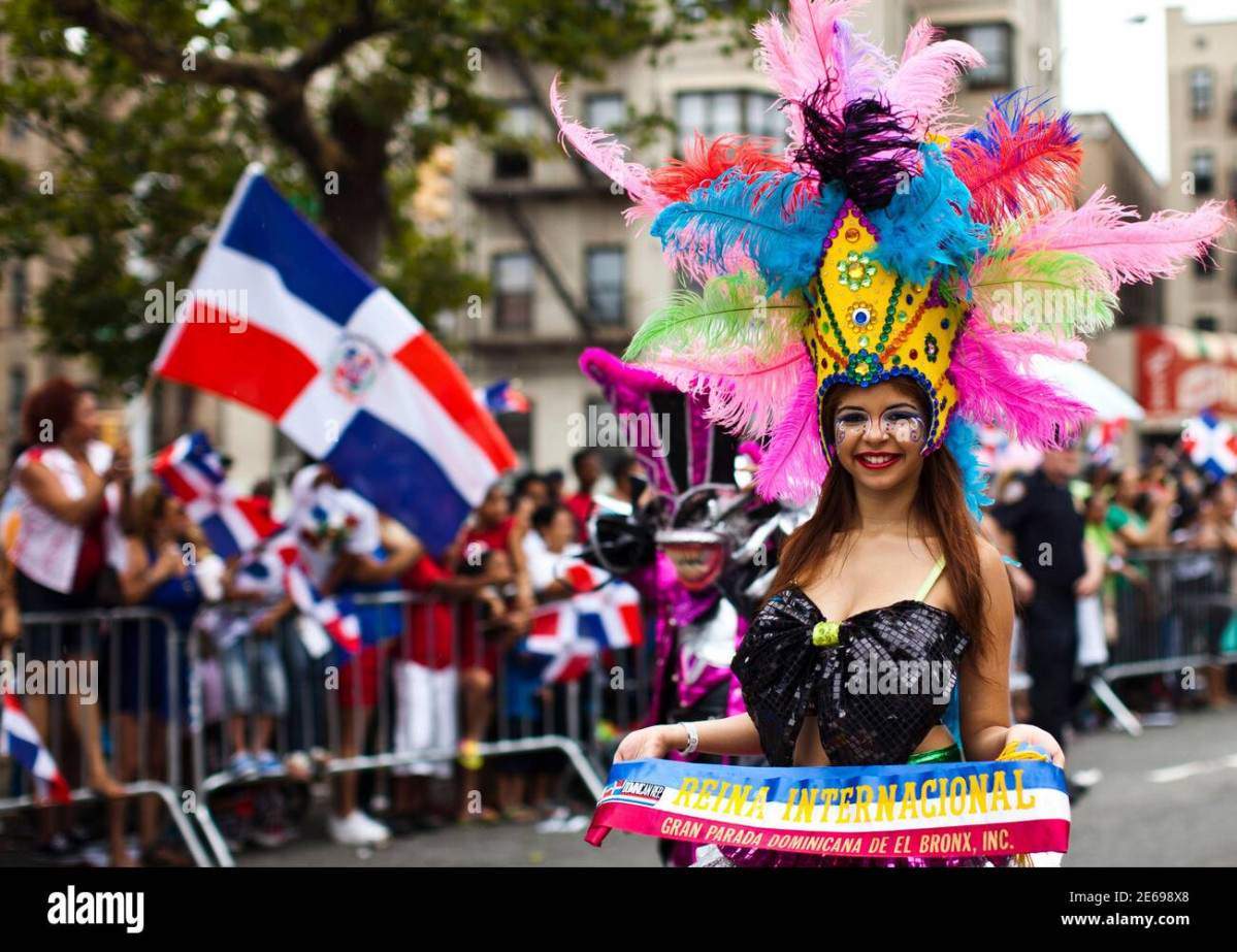 Un juerguista participa en el desfile anual del dia dominicano en el bronx nueva york 28 de julio de 2013 reuters eduardo munoz estados unidos tags sociedad del aniversario 2e698x8