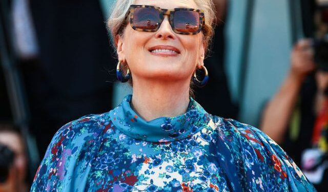 Meryl streep walks the red carpet ahead of the quot the news photo 1655875786 640x375
