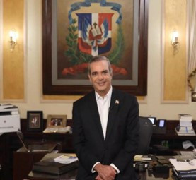 Luis abinader, en su despacho en el Palacio Nacional 0